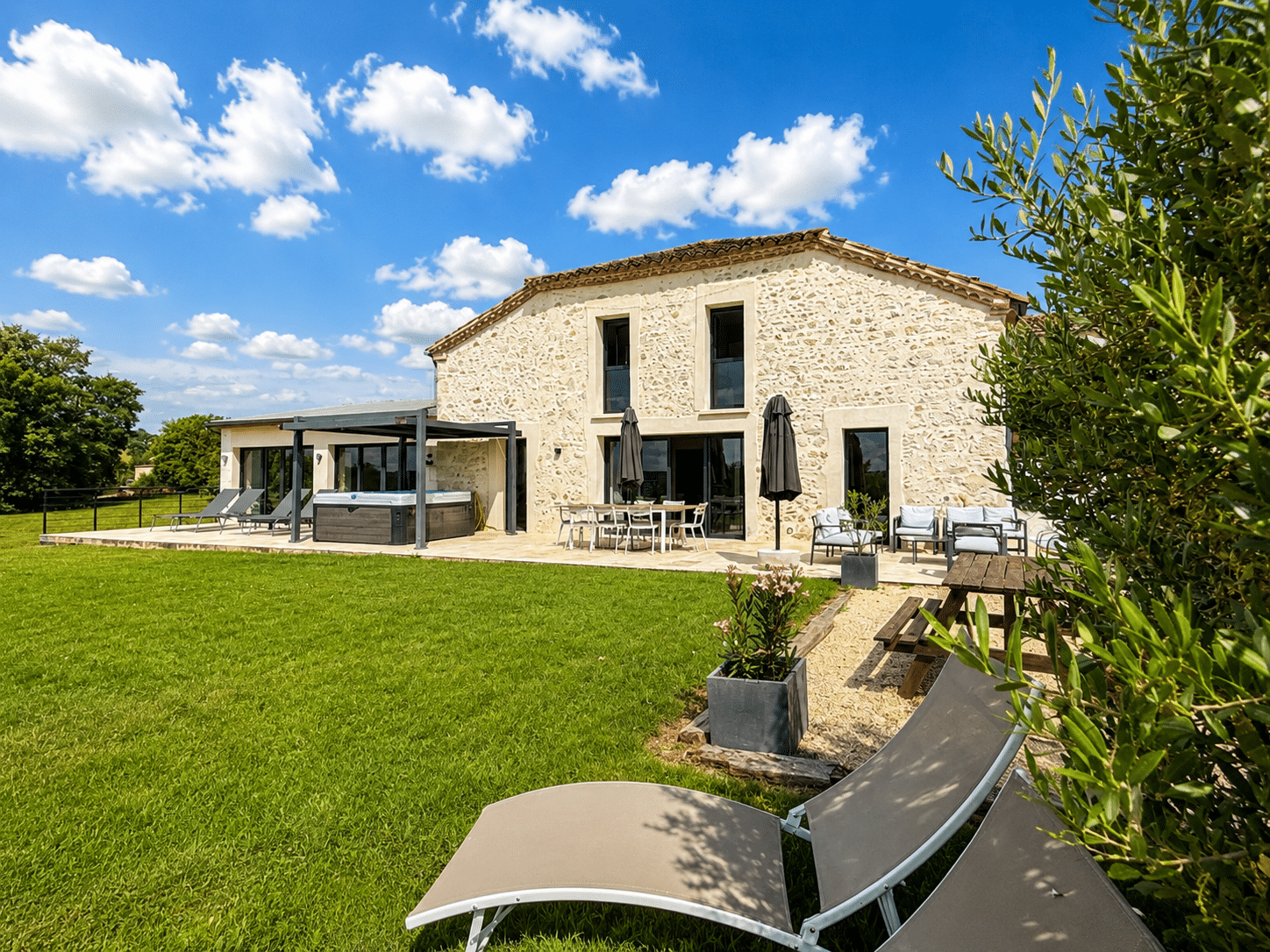 Renovated stone property with garden and terrace in Le Lédat.