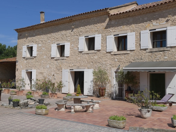 Mas en pierre de 270 m2 avec cour et jardin, L'Isle-sur-la-Sorgue
