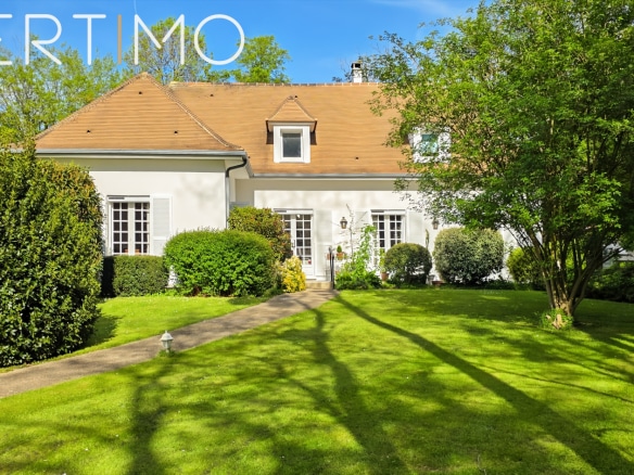 Luxury real estate photo | Charming Properties