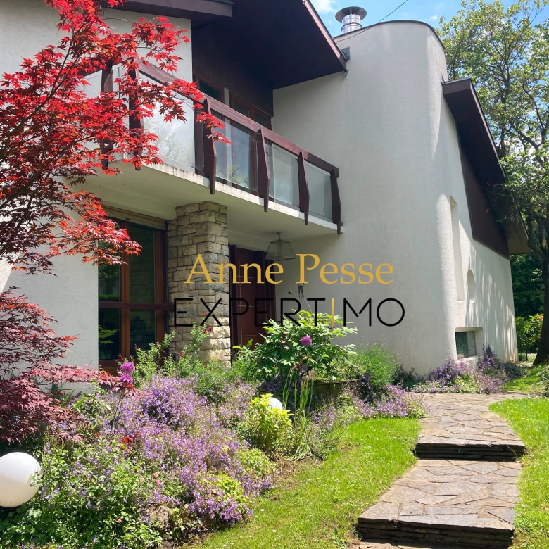 Luxury real estate photo | Charming Properties