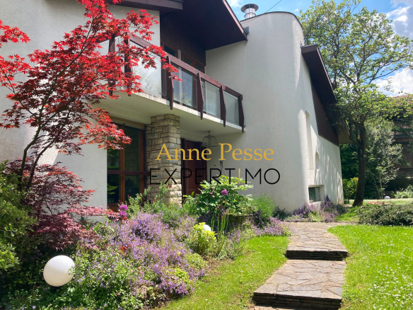 Villa moderniste avec jardin à Saint-Maur-des-Fossés, quartier Le Parc.