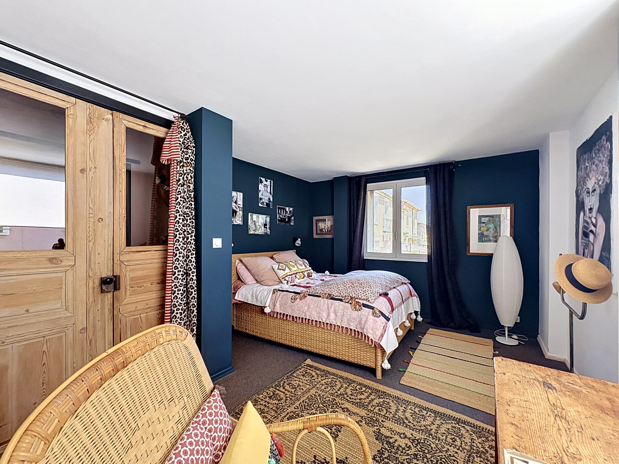 A tastefully decorated room in a winemaker's house in Saint-Georges-d'Orques.