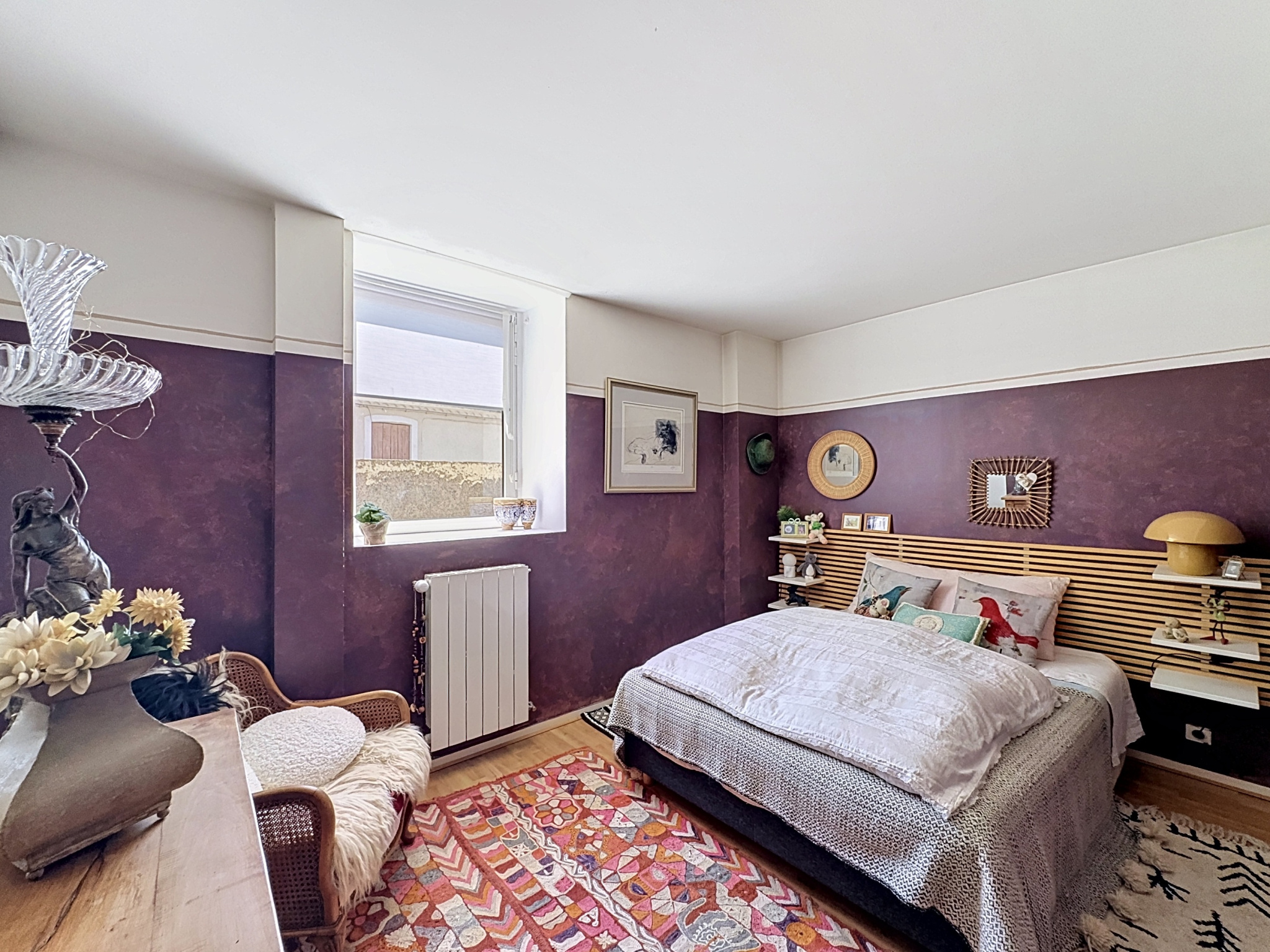 A tastefully decorated room in a winemaker's house in Saint-Georges-d'Orques.