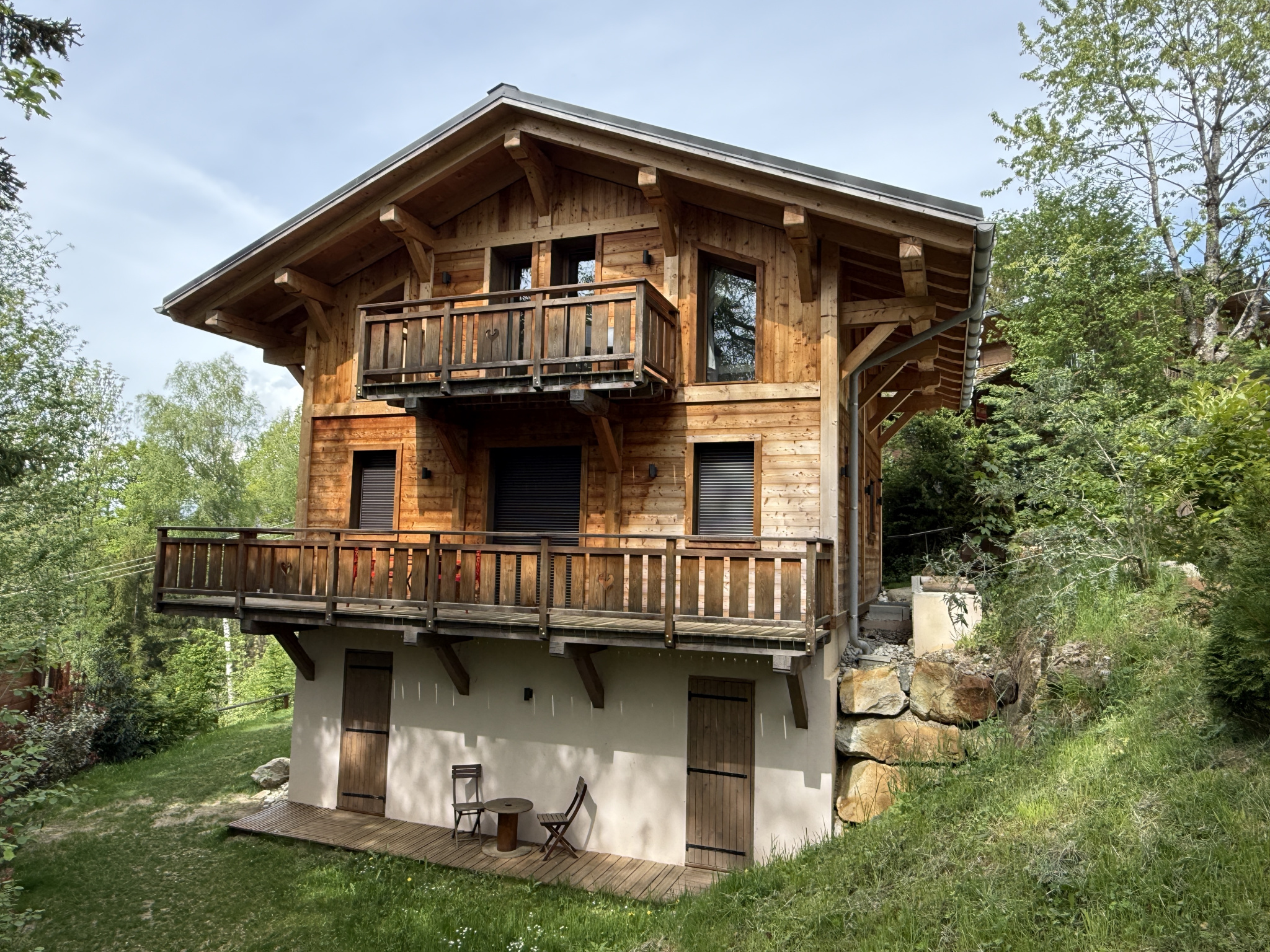 Charming alpine chalet in Combloux Alpine wooden chalet with balcony, located in Combloux, surrounded by greenery.