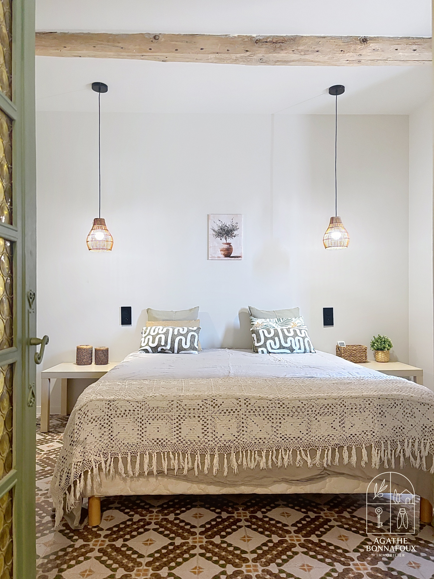 Room in a renovated Provençal farmhouse with double bed and elegant decor.