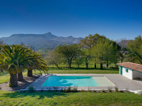 Luxury real estate photo | Charming Properties
