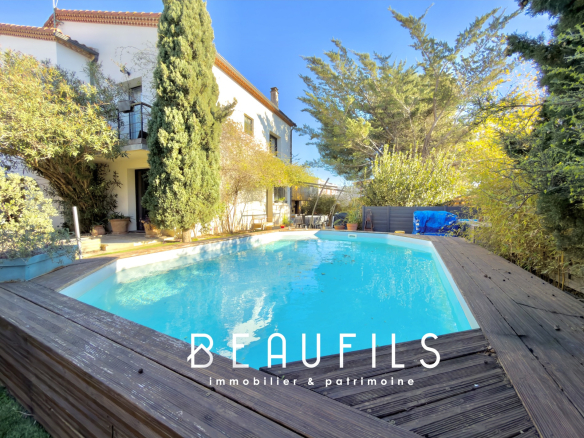 Renovated family villa with swimming pool and garden in Frontignan.