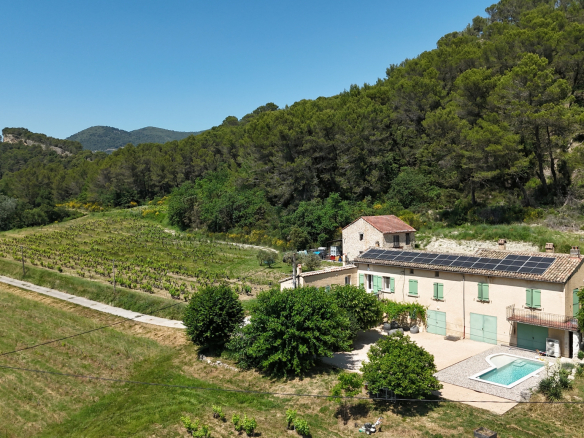 Luxury real estate photo | Charming Properties