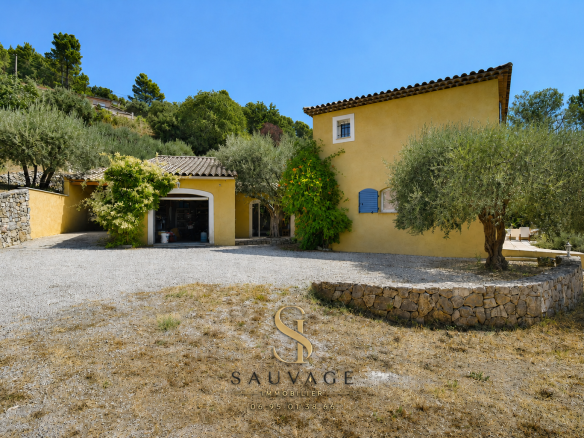 Family country house with swimming pool in Draguignan, La Vaugine district, 2500 m2 plot.
