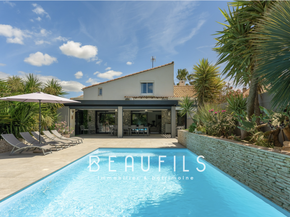 Luxury real estate photo | Charming Properties