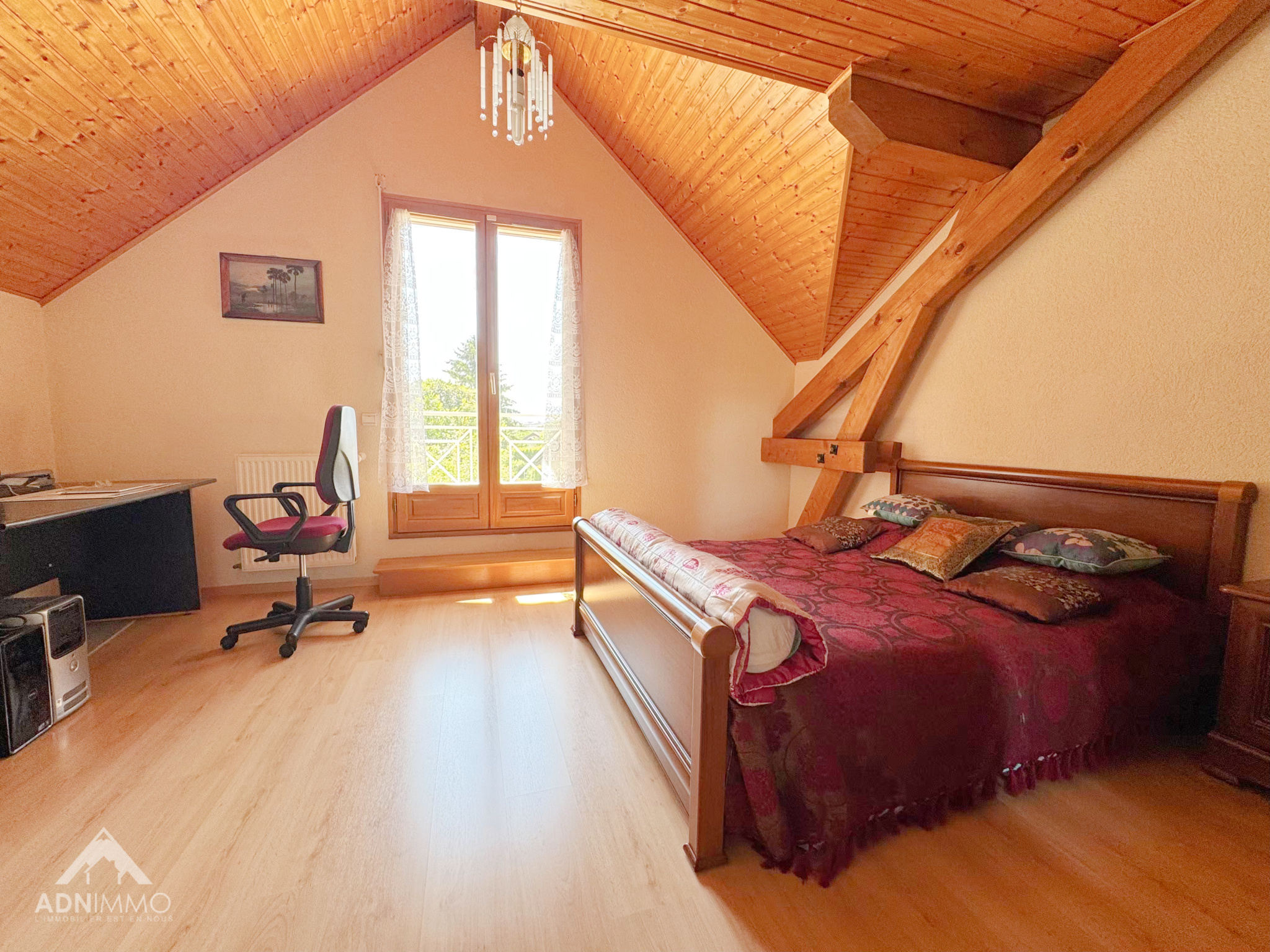 Spacious room in Sergy Spacious room with bed and desk under a wooden ceiling in Sergy.