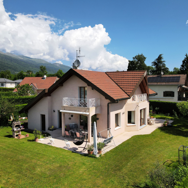 Luxury real estate photo | Charming Properties