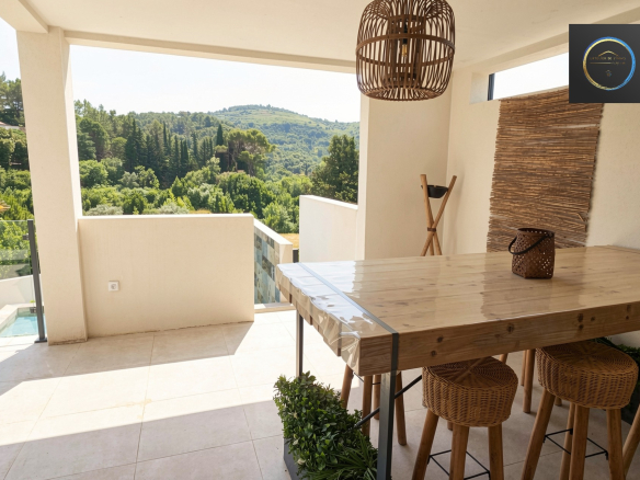 Terrace of a contemporary villa with views of nature in Clermont-l'Hérault.