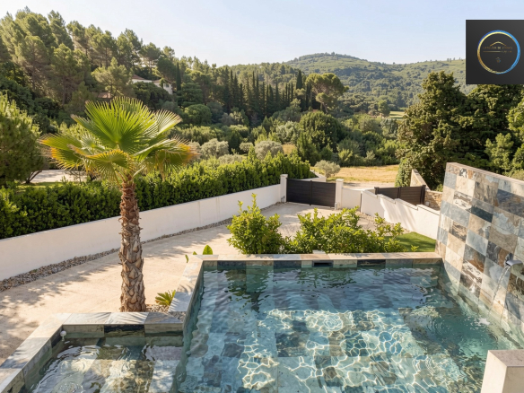 View of a contemporary villa with swimming pool and garden in Clermont-l'Hérault.