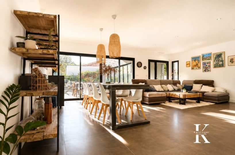 Interior of a contemporary villa with a spacious living room and dining room.