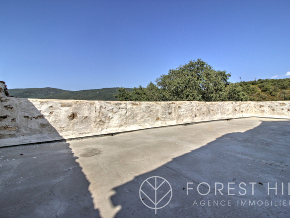 Terrace of a property with views of the surrounding nature in Montbolo.