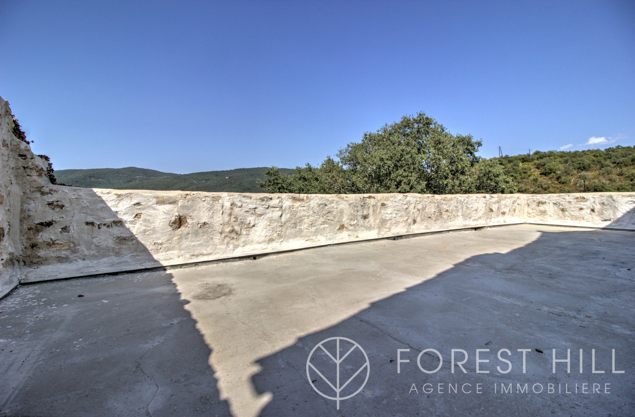 Terrace of a property with views of the surrounding nature in Montbolo.