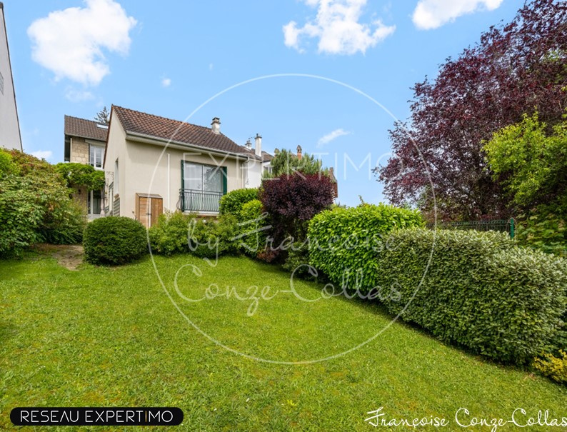 Maison à vendre à Marnes-la-Coquette Maison non mitoyenne avec jardin à Marnes-la-Coquette, située au calme près de la gare de Vaucresson.