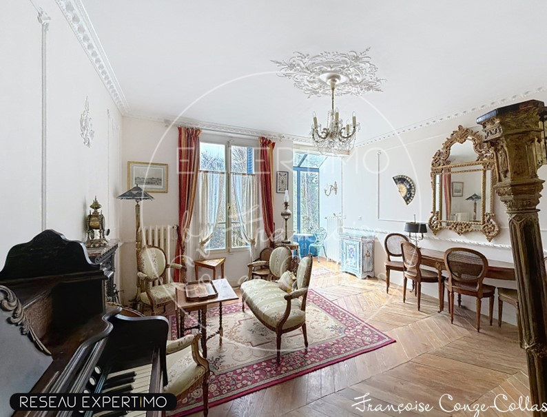 Interior of a millstone house with living room, piano and antique furniture.