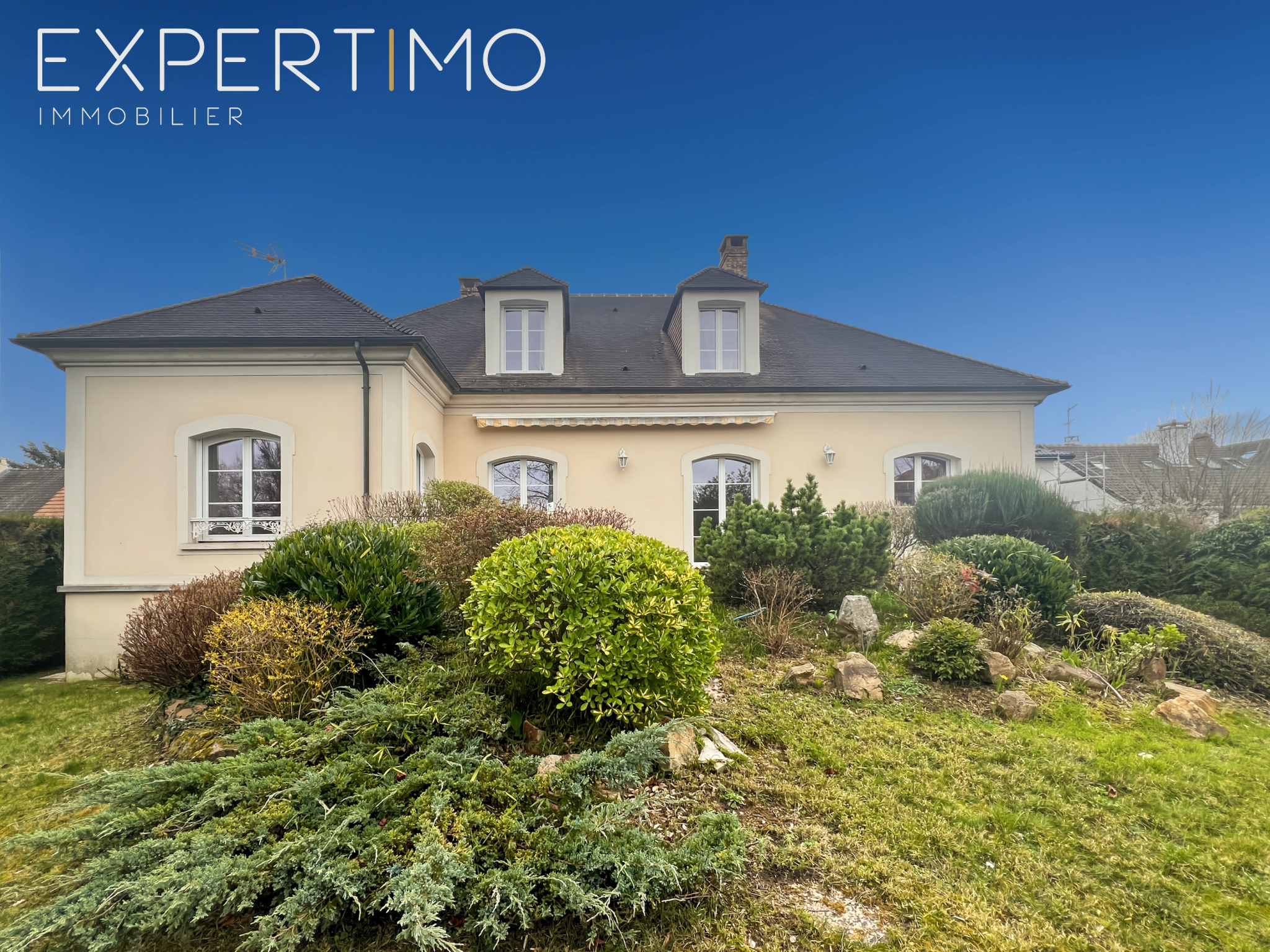 Propriété haut de gamme à Sainte-Geneviève-des-Bois Maison de caractère haut de gamme avec jardin à Sainte-Geneviève-des-Bois