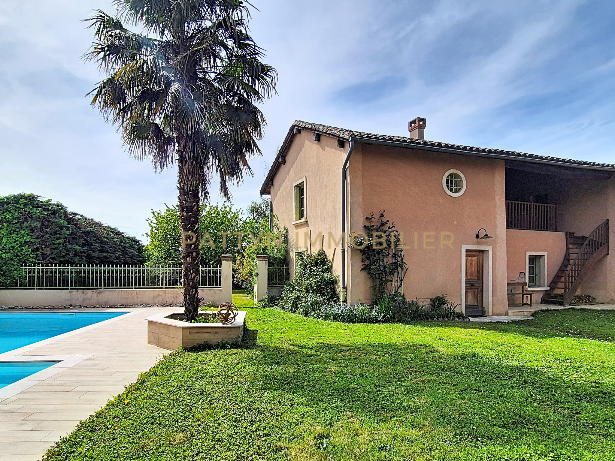 Property in Tramoyes with two houses Two detached houses with swimming pool on a wooded plot in Tramoyes.