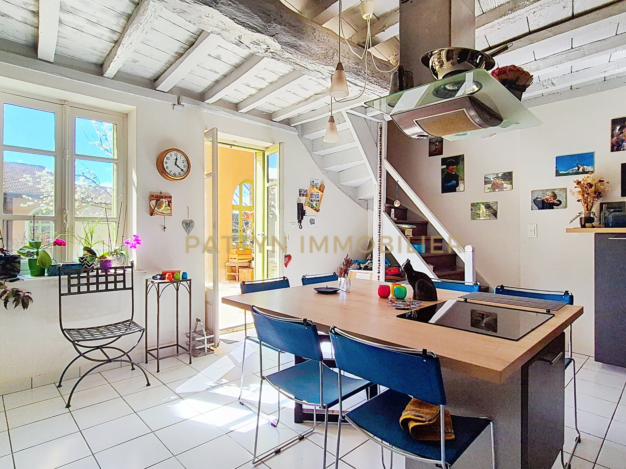 Kitchen and dining room in Tramoyes Interior of a house in Tramoyes with a modern kitchen and a bright dining room.
