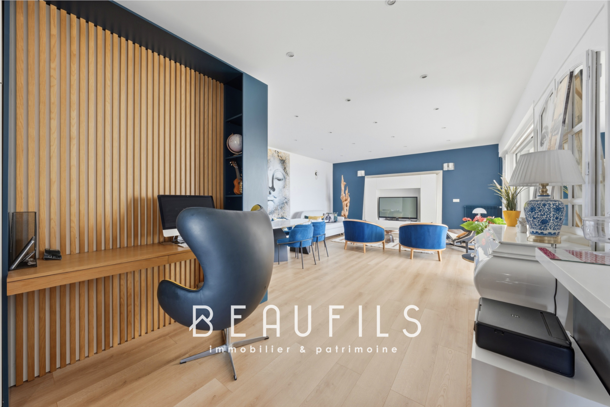 Renovated apartment with sea view in Le Grau-du-Roi Interior of a modern apartment with contemporary furniture and a sea view.