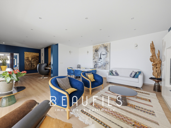 Renovated 2-bedroom apartment with sea view, modern and bright living room in Grau-du-Roi.