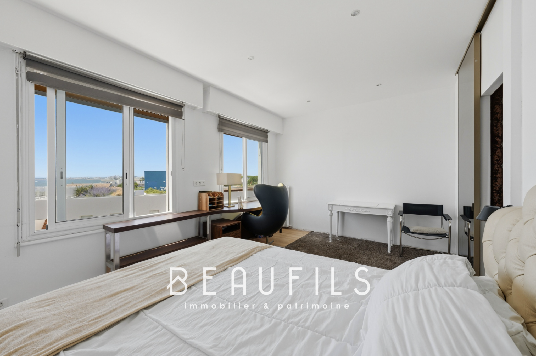 Room with sea view in Grau-du-Roi Apartment room with sea view in Grau-du-Roi, modern furniture and open windows.