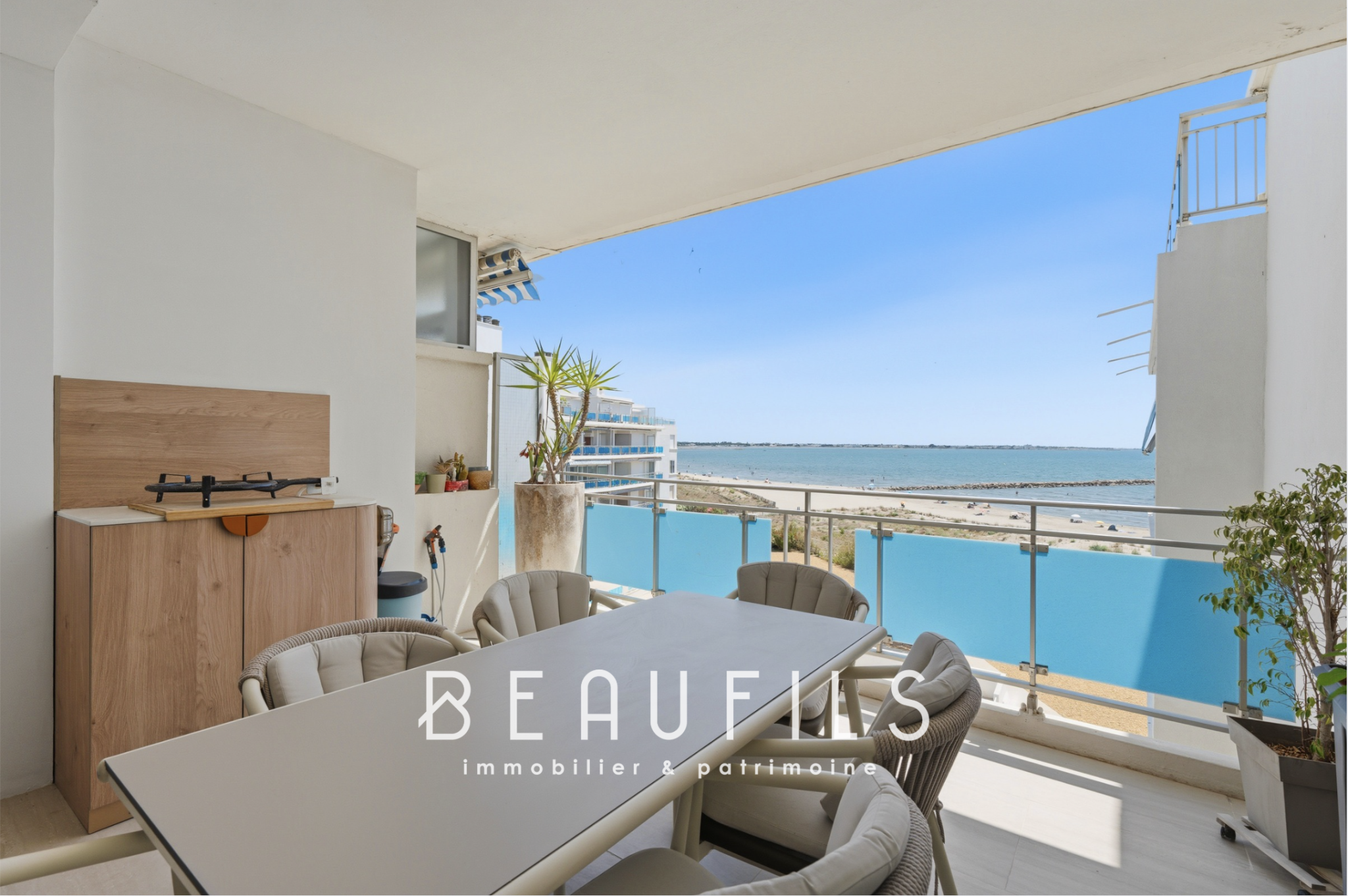 Apartment with sea view in Le Grau-du-Roi Apartment terrace with sea view in Le Grau-du-Roi, modern furniture.