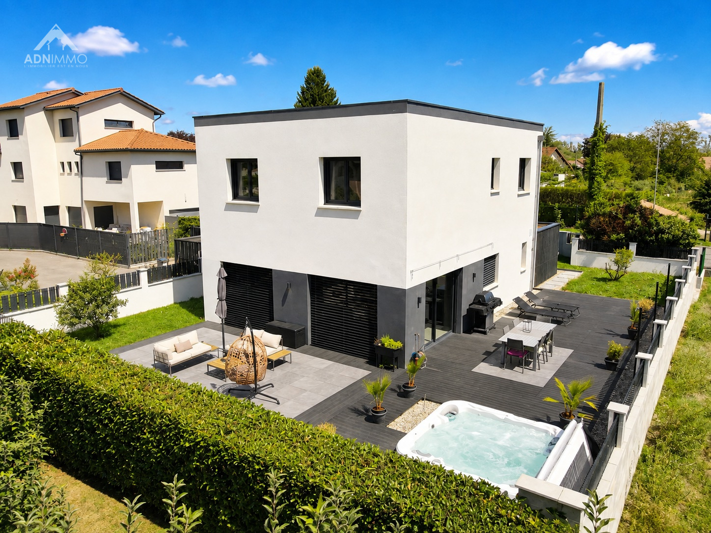 Maison contemporaine à Saint-Genis-Pouilly Maison contemporaine de 133 m2 avec jardin et jacuzzi à Saint-Genis-Pouilly.