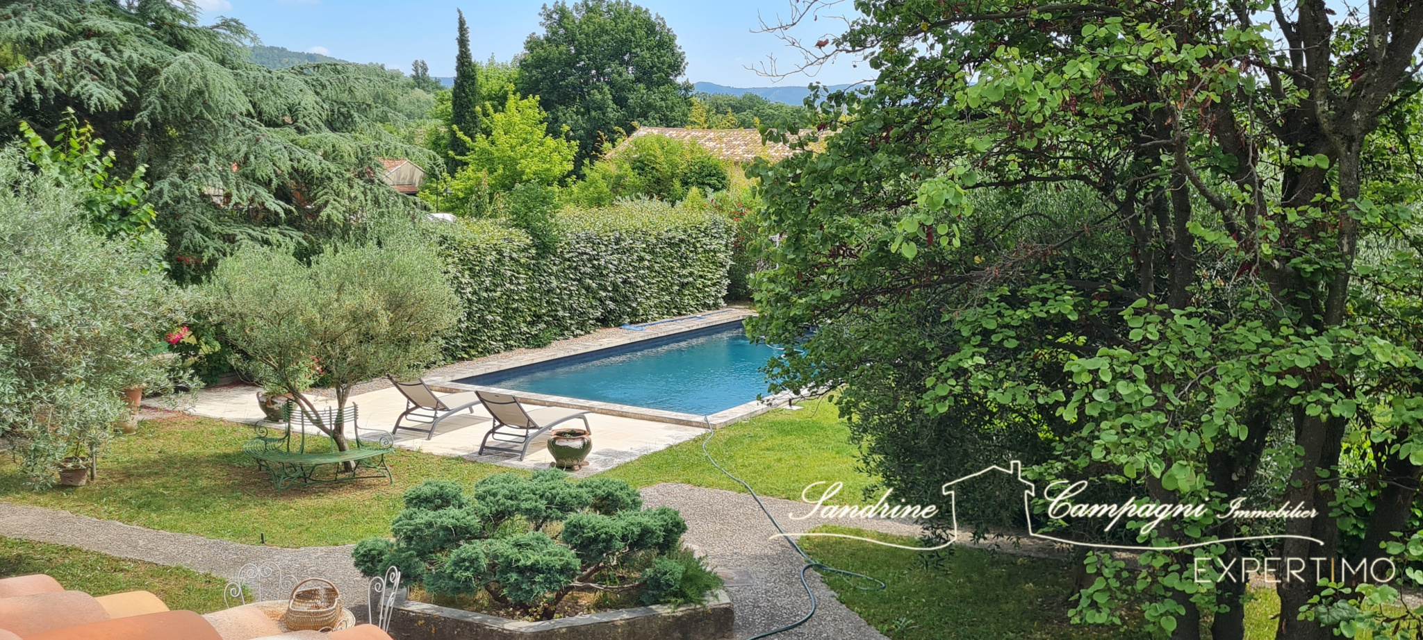 Renovated house with garden, swimming pool and trees in Mazan.