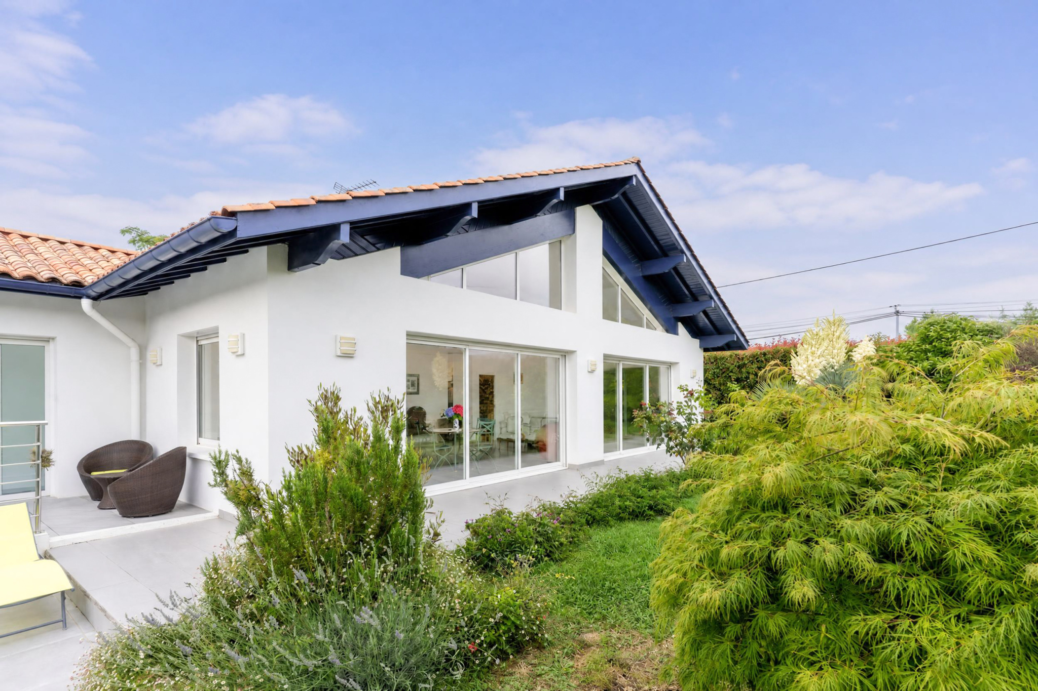 Propriété familiale à Urrugne Propriété familiale de 295 m2 avec piscine et jardin à Urrugne, vue sur la Rhune.