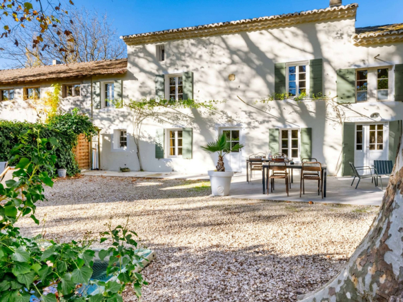 Mas rénové avec jardin et terrasse à L'Isle-sur-la-Sorgue, Luberon.