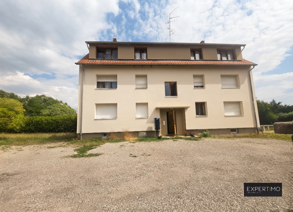 Immeuble de rapport à Ensisheim Immeuble de rapport à vendre à Ensisheim, 5 logements visibles depuis l'extérieur.