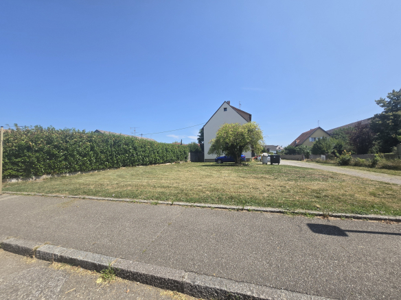 Immeuble à vendre avec jardin et espace extérieur à Ensisheim.