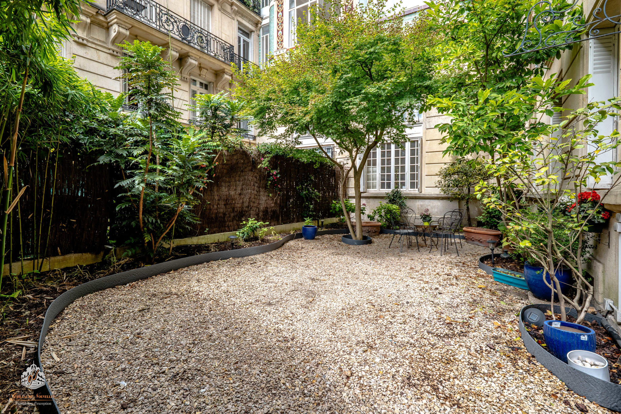 Private garden in Paris 17th Private garden with trees, gravel, and plants, Paris 17th arrondissement
