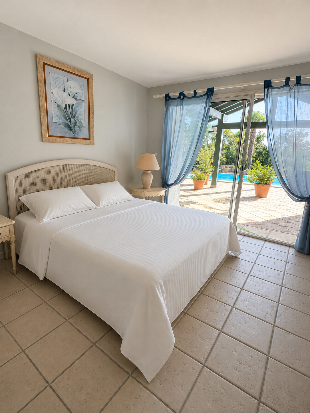 Chambre avec vue sur piscine Chambre d'une villa avec lit double, vue sur la piscine et jardin à Bassussarry.
