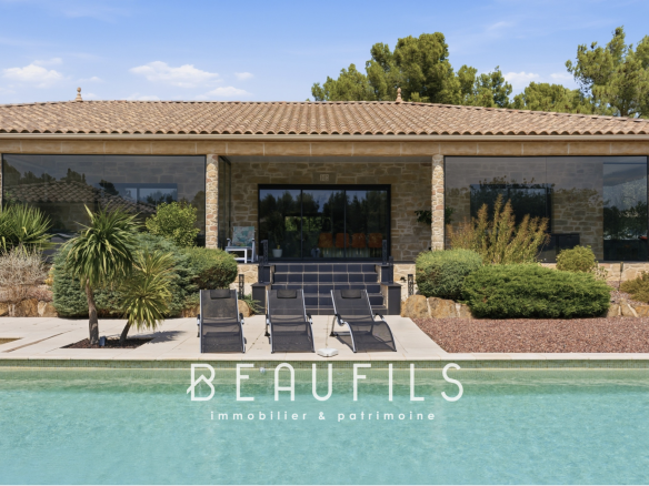 Modern villa with swimming pool and garden, located near Narbonne.