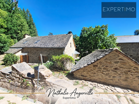 Property with old mill and gîte in Salmiech, surrounded by greenery and without direct neighbors.