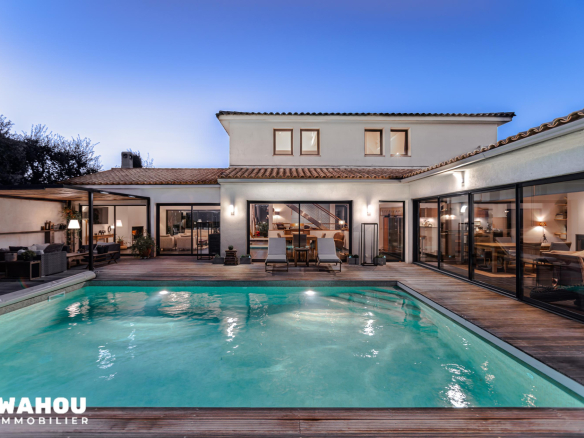 Architect-designed villa with swimming pool and views of the Bay of Cannes, Adrets-de-l'Estérel.