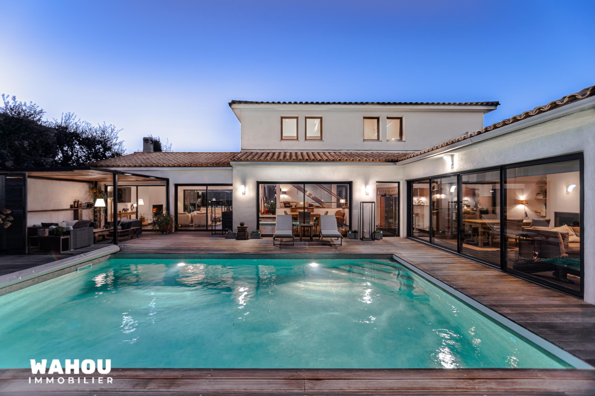 Architect-designed villa with swimming pool and views of the Bay of Cannes, Adrets-de-l'Estérel.