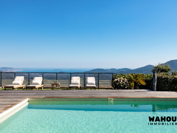 Architect-designed villa with swimming pool and views of the Bay of Cannes, Adrets-de-l'Estérel.