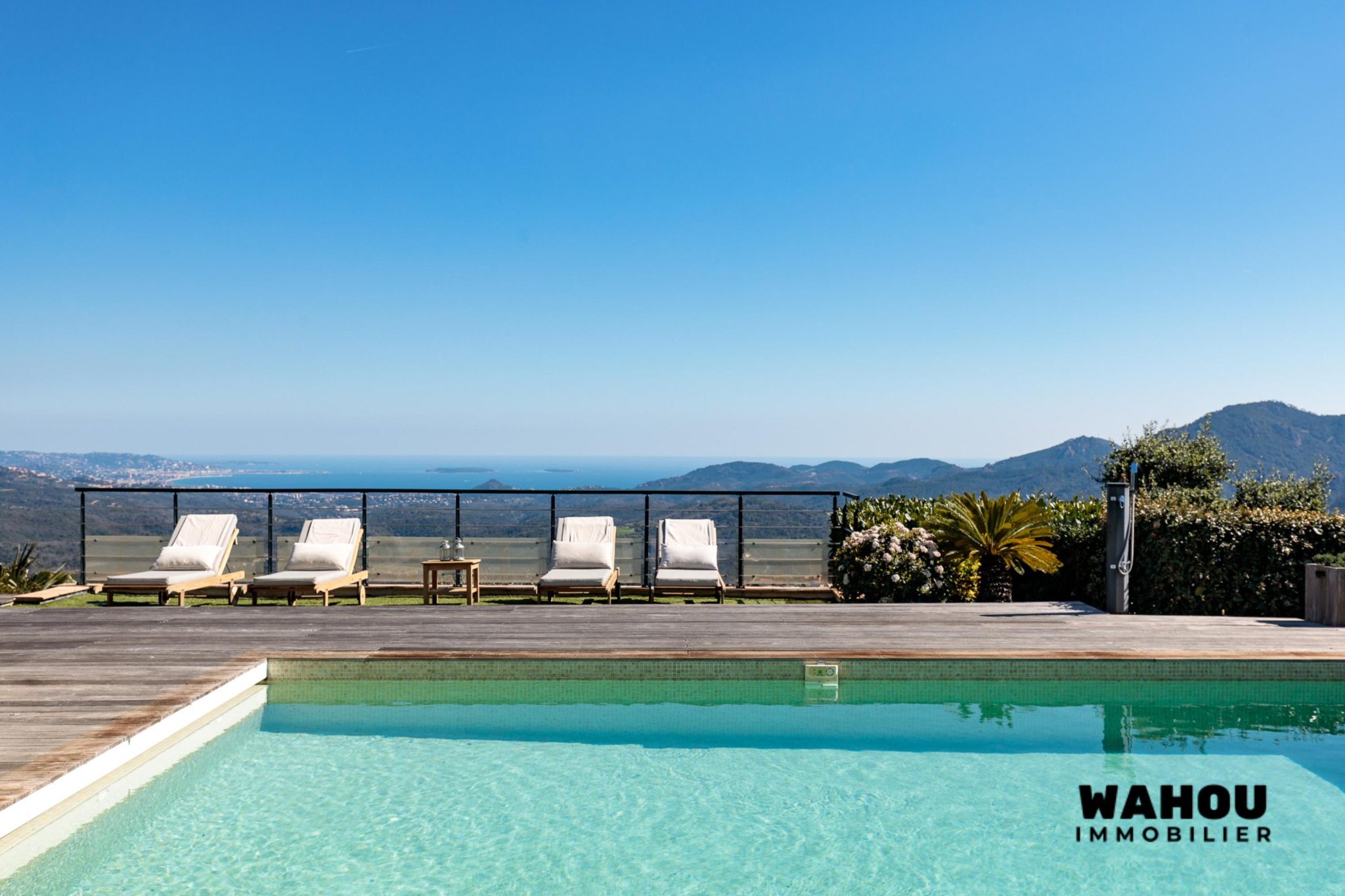 Architect-designed villa with swimming pool and views of the Bay of Cannes, Adrets-de-l'Estérel.