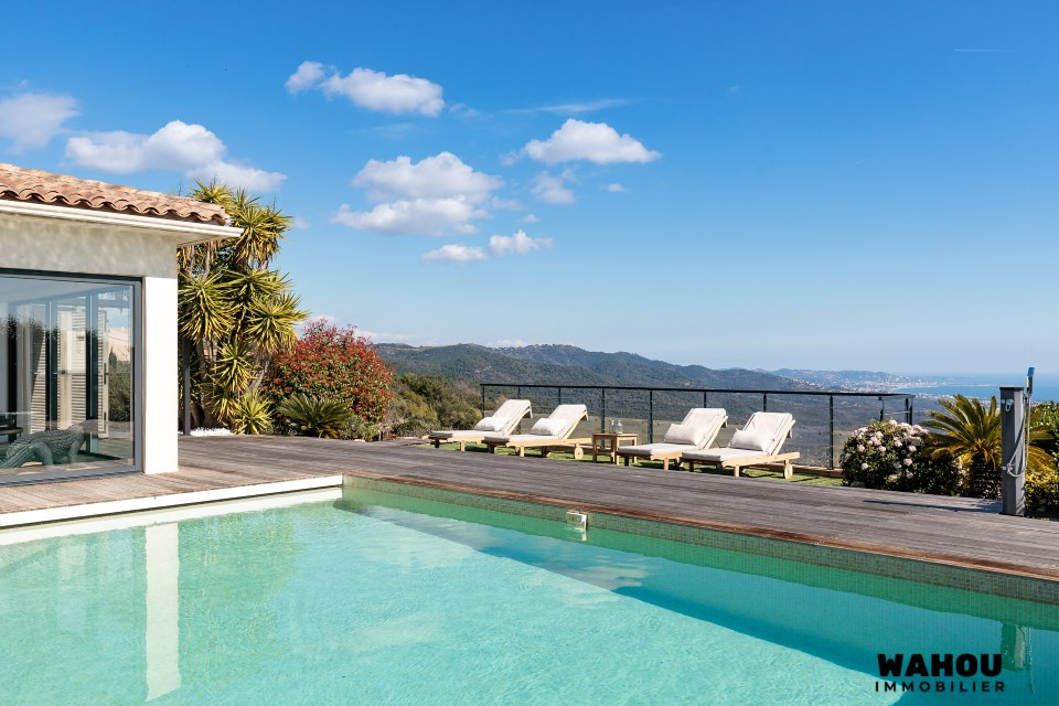Architect-designed villa with swimming pool and views of the Bay of Cannes, Adrets-de-l'Estérel.