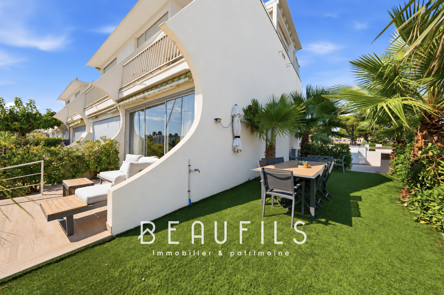 Marina d’exception à Le Grau-du-Roi Marina d'angle en duplex avec jardin privatif et terrasse à Le Grau-du-Roi.