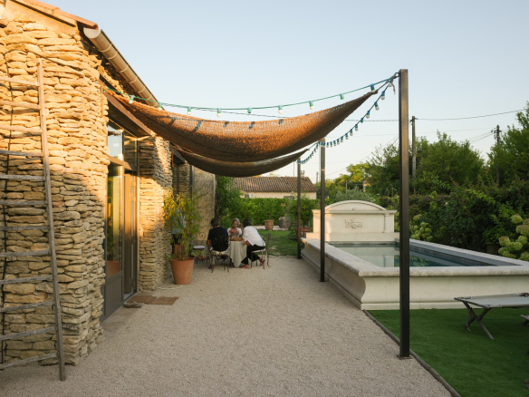 Dry stone house with swimming pool and terrace in L'Isle-sur-la-Sorgue.