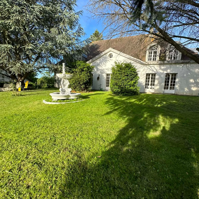 Luxury real estate photo | Charming Properties