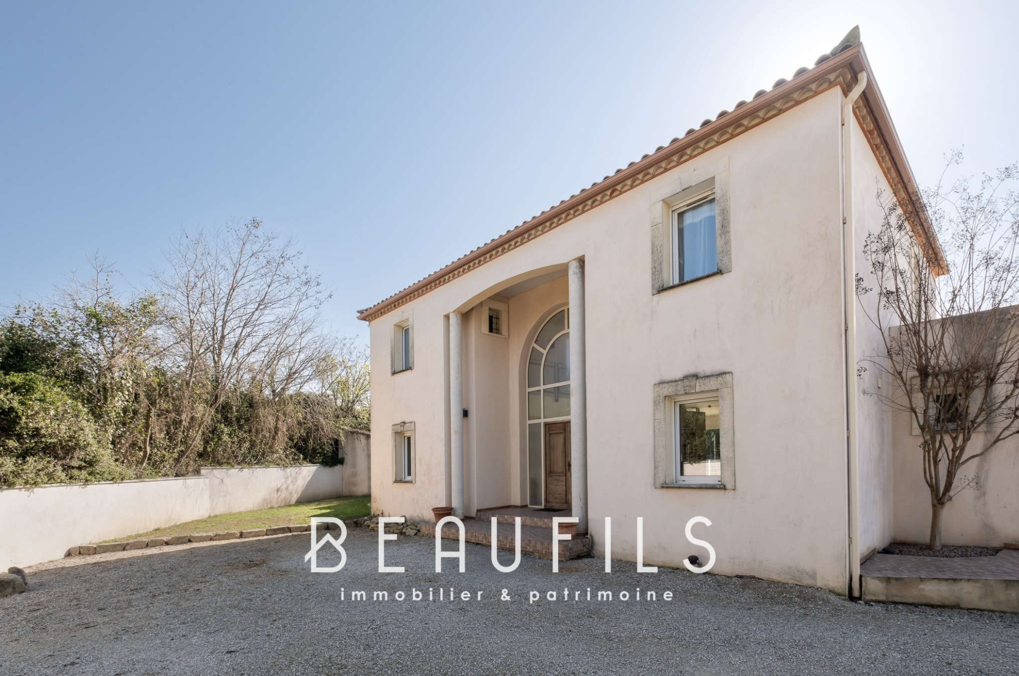 Architect-designed villa in Nîmes West Architect-designed villa with cathedral entrance and landscaped grounds in Nîmes West.