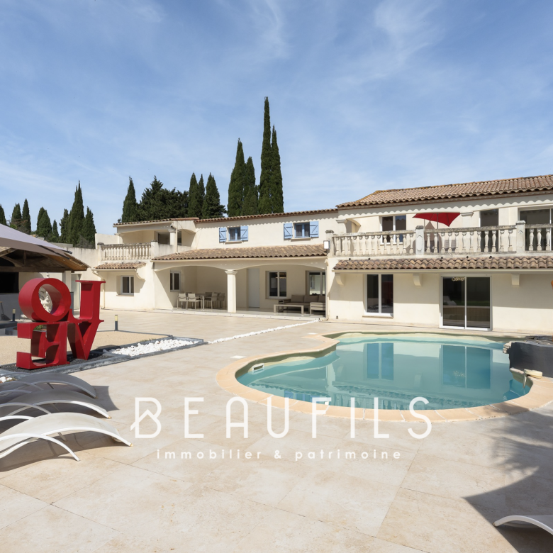 Luxury real estate photo | Charming Properties